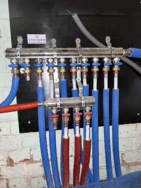 installatie Alpex leidingen door Jeffrey Soenens te Ronse 
