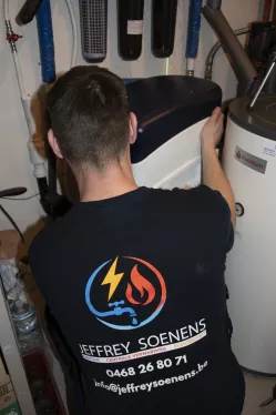Jeffrey Soenens aan het werk te zwevezele
